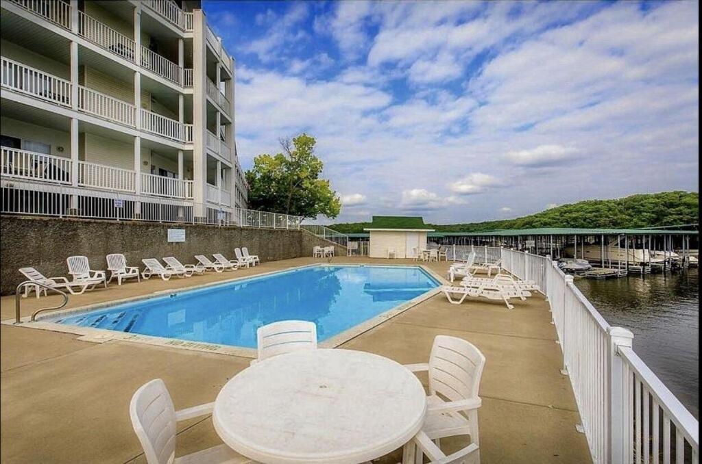 Family Fun Lakefront Condo At Parkview Bay Osage Beach Exterior photo